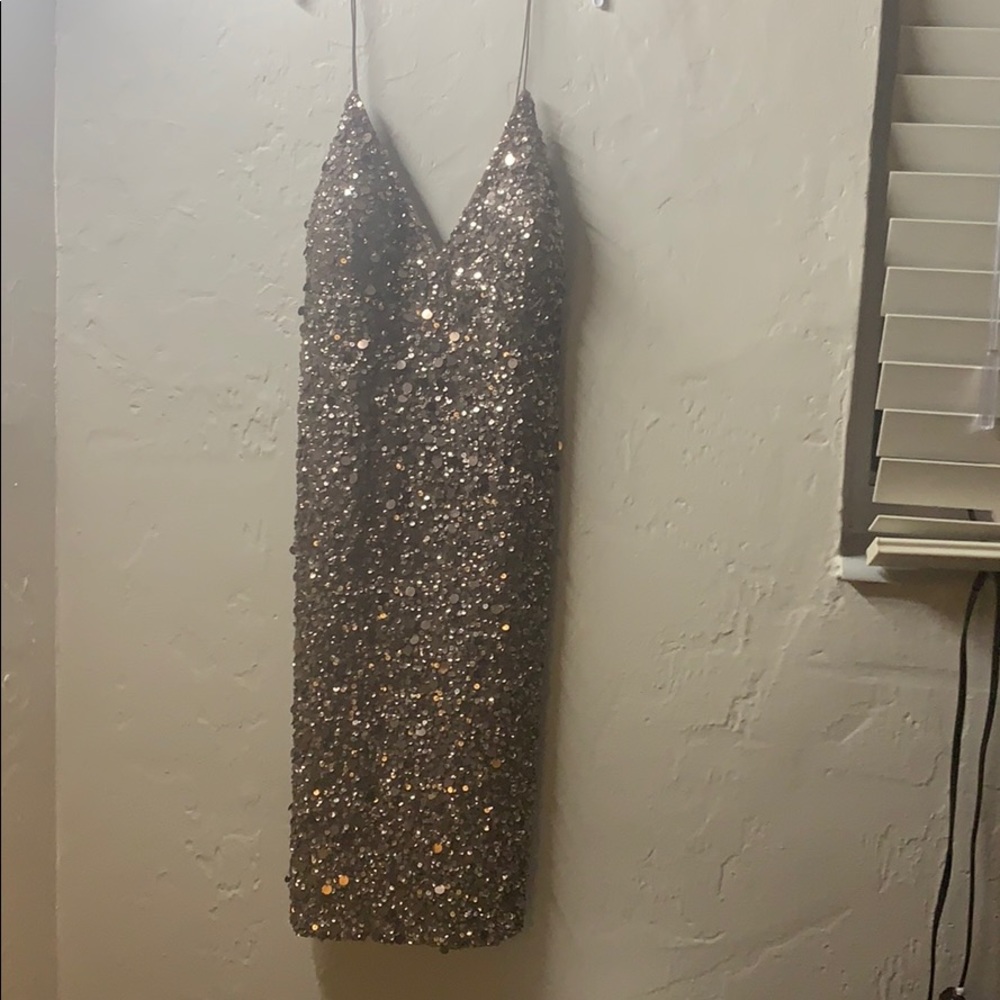 Cache sequin dress